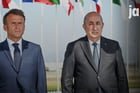 Emmanuel Macron accueilli par son homologue algérien Abdelmadjid Tebboune pour une visite de trois jours en Algérie, le 27 août 2022. © NurPhoto via AFP