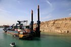 Drapage de la nouvelle voie d’eau, près du port d’Ismaïlia © Hassan Ammar/AP