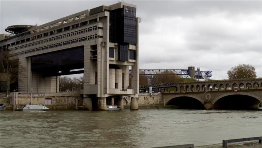 Le gouverneur de la Banque de France alerte sur un « étouffement progressif »