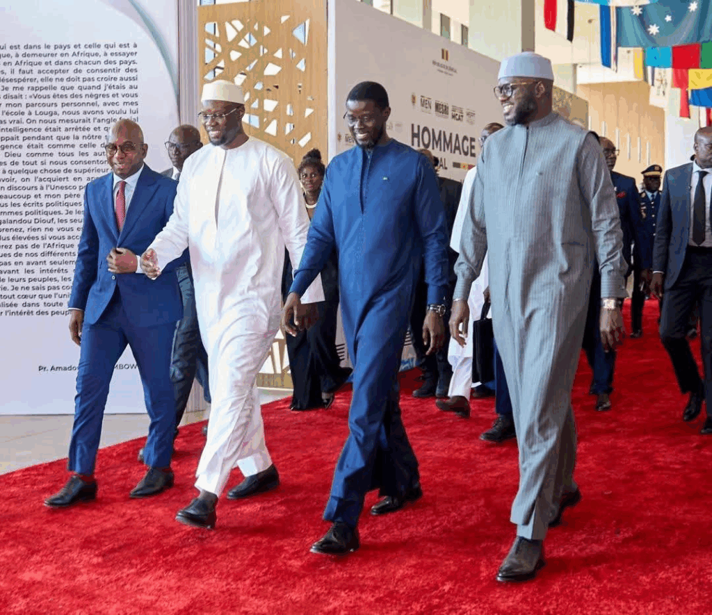 Réponse sans un mot du tandem…