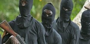 Attaque à main armée sur l’axe Sira-Gabou : une personne blessée, des portables et de l’argent emportés
