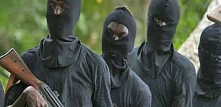 Attaque à main armée sur l’axe Sira-Gabou : une personne blessée, des portables et de l’argent emportés